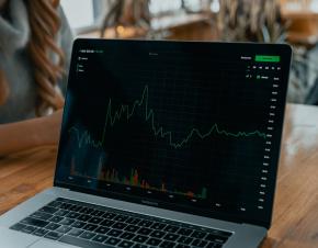 اقتصاد ، صورة لـ Tech Daily من موقع unsplash 
