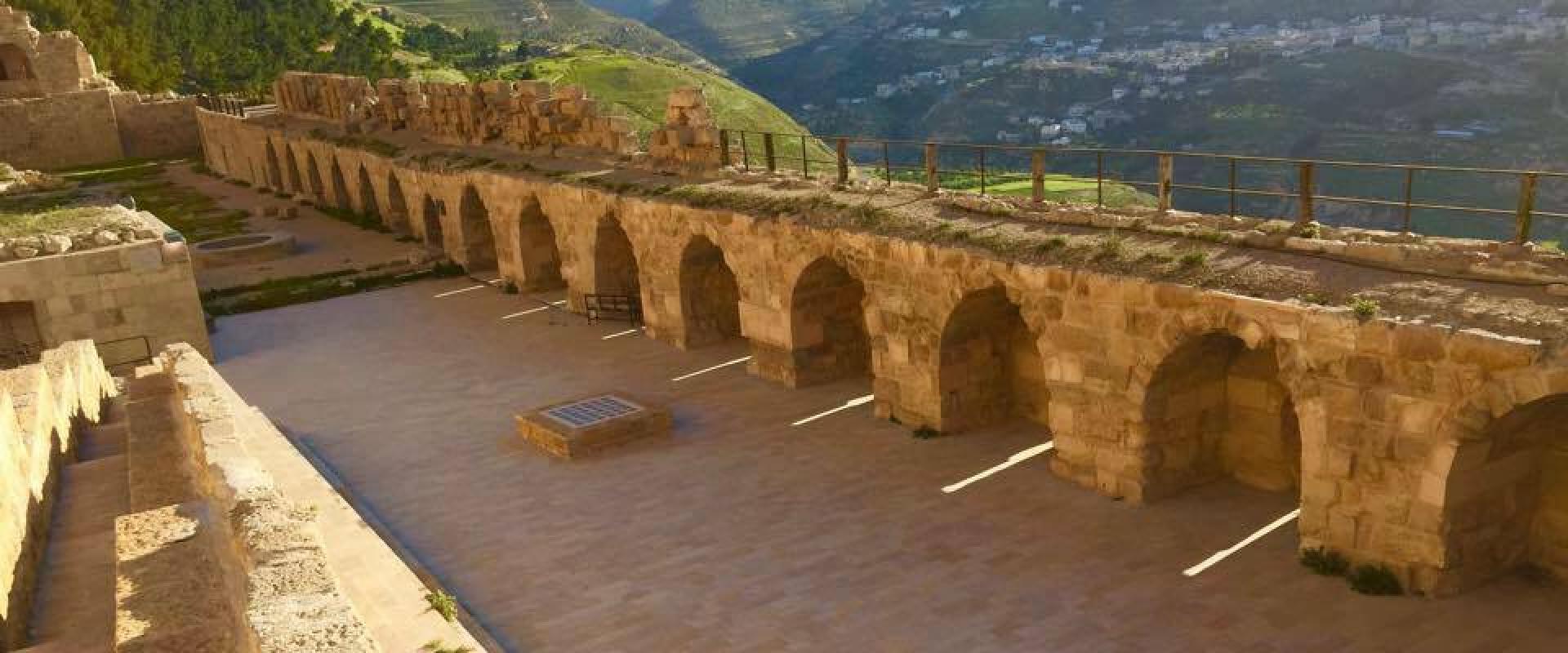 جانب من قلعة مدينة الكرك التاريخية في الأردن 