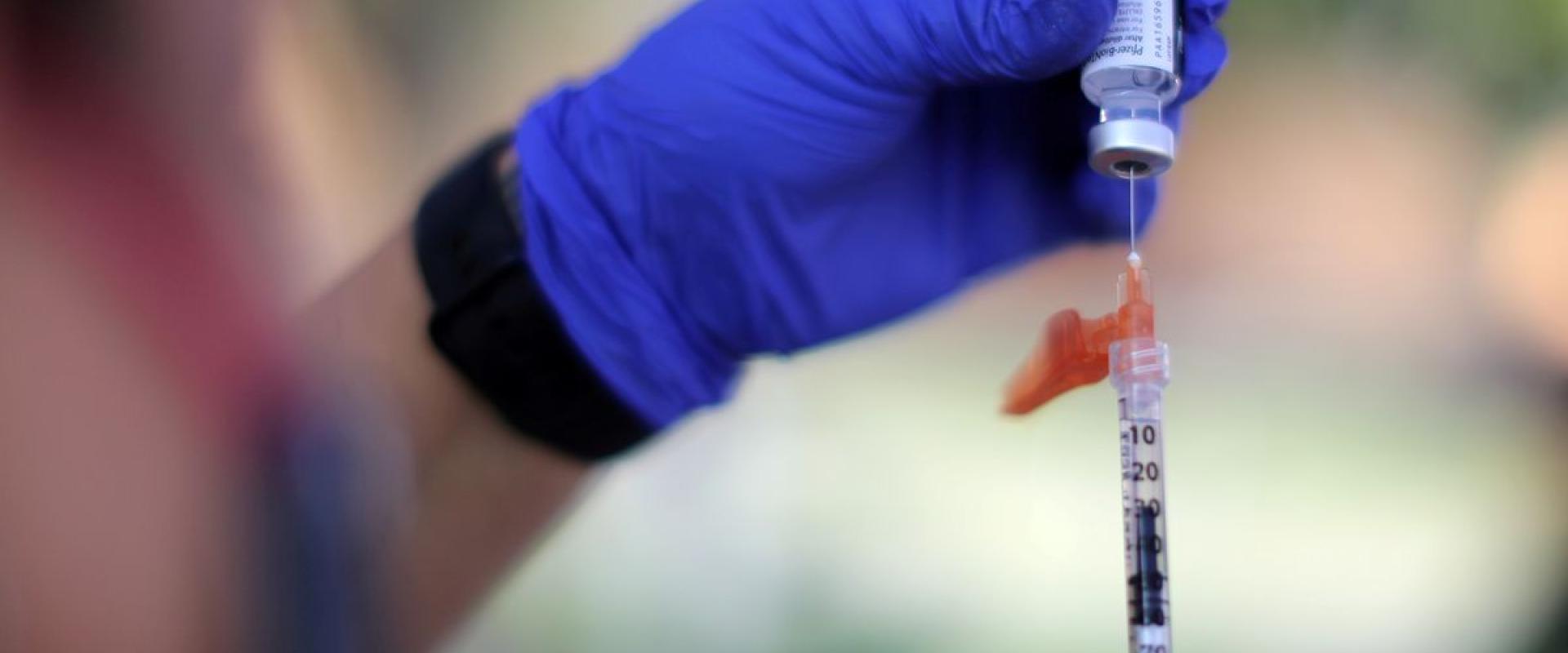 لقاح ، الصورة نقلا عن رويترز