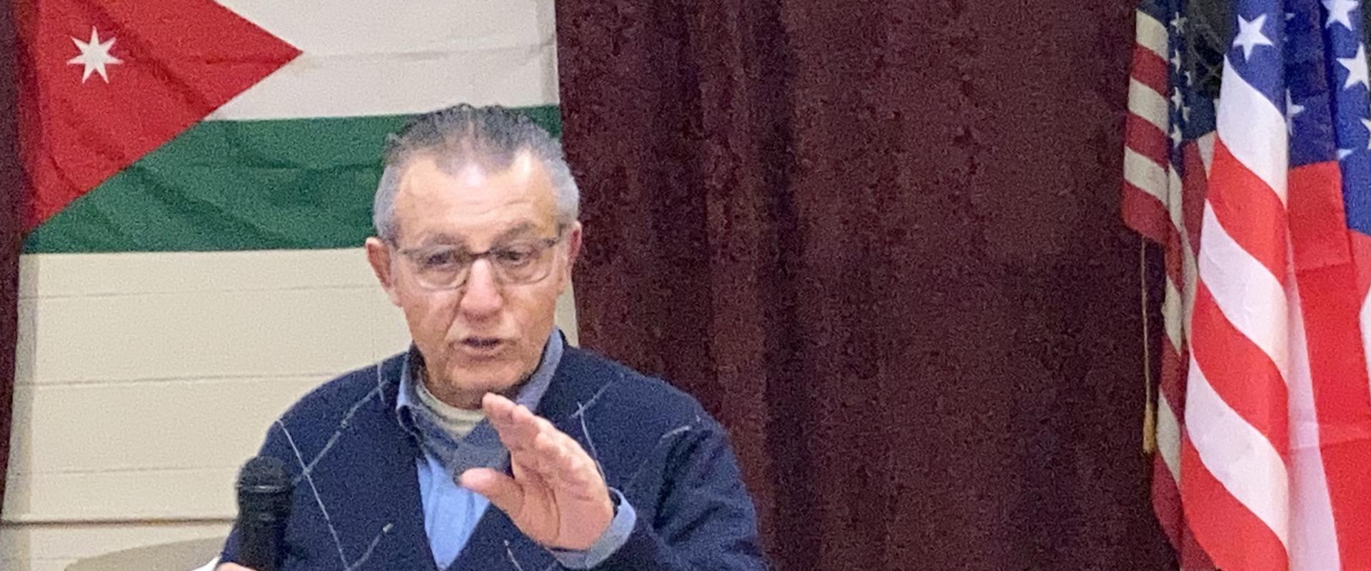 المحامي راتب الخصاونة أثناء اجتماع  الهيئة العامة للجمعية الاردنية الامريكية في وسط أوهايو